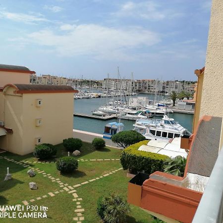 Sur Le Port, Studio Avec Vue Sur La Marina Apartment Груисан Екстериор снимка