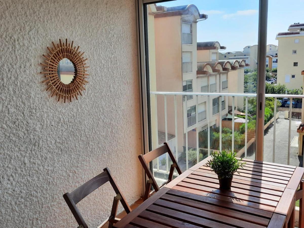 Sur Le Port, Studio Avec Vue Sur La Marina Apartment Груисан Екстериор снимка