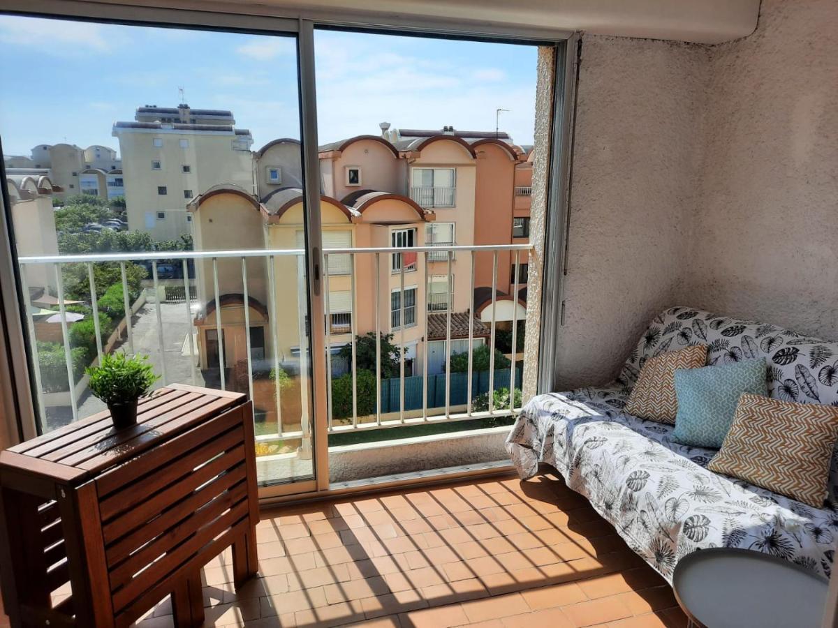 Sur Le Port, Studio Avec Vue Sur La Marina Apartment Груисан Екстериор снимка